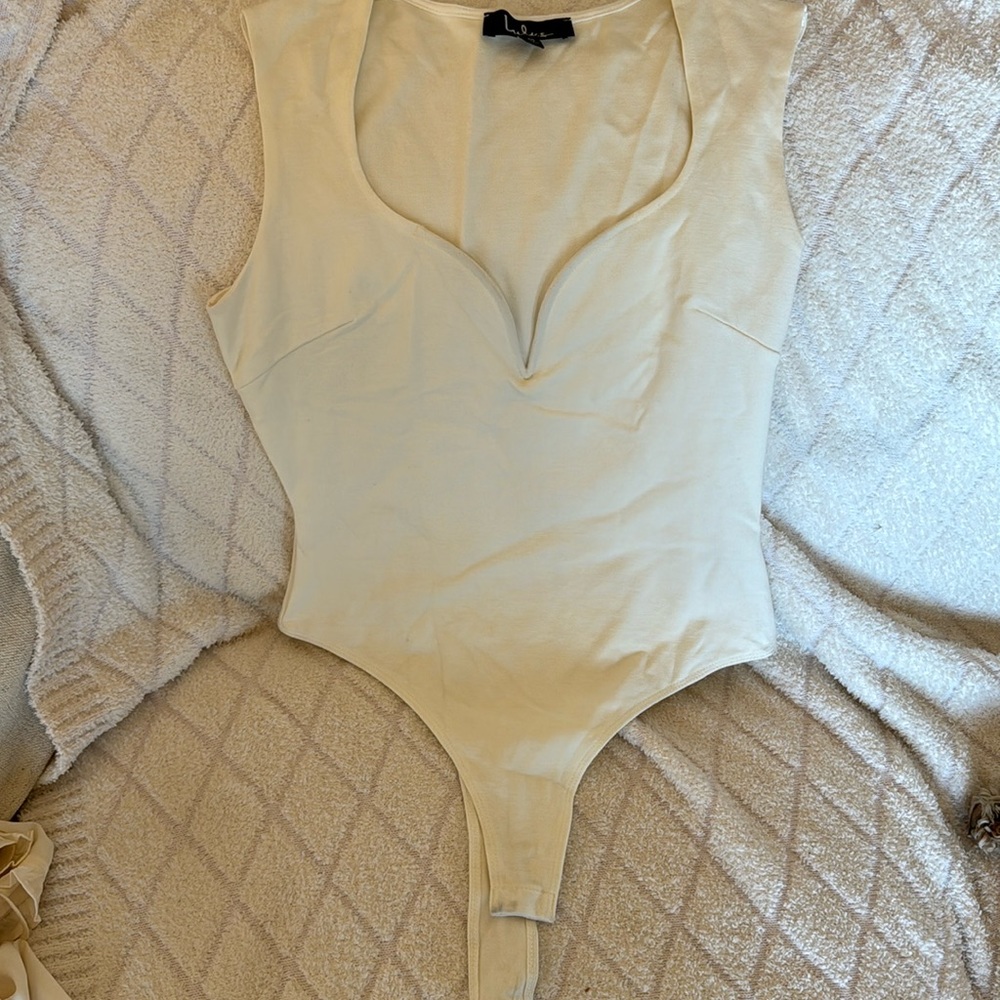 Lulus cream-colored bodysuit